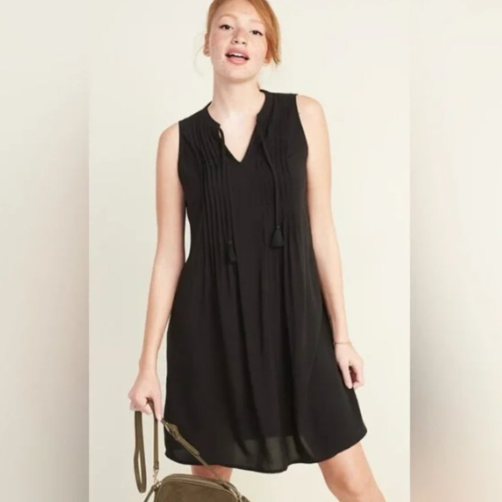 Old Navy - Sleeveless Pintuck Tie Neck Swing Dress 144650 | Small | Black